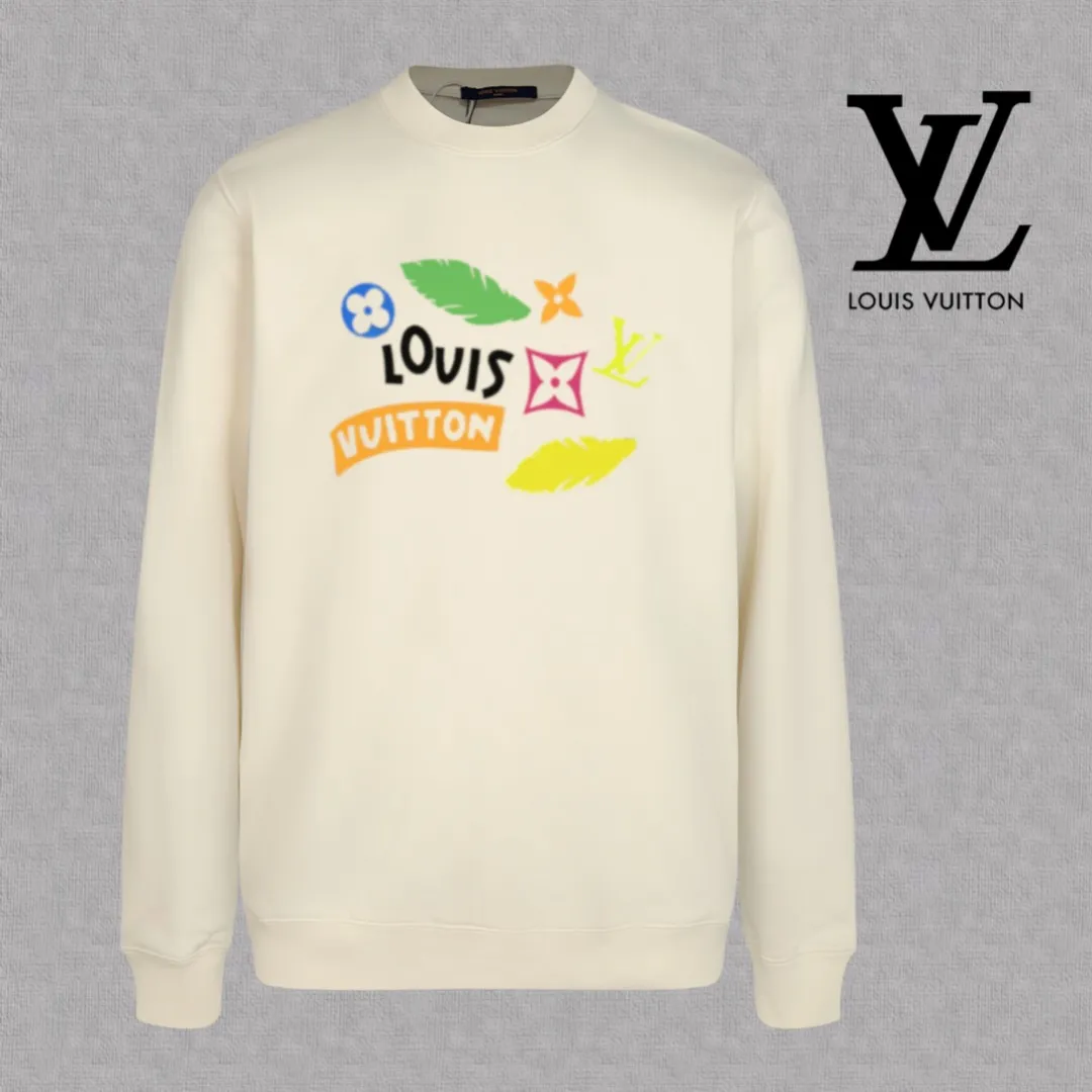 🅿️250 hot style on the shelves🔥❗ 💫〖Louis Vuitton LV〗 Fashionable round neck sweatshirt, casually matched with various styles, it is perfectly handsome😎The whole dress is made of double waistcoats, which makes the whole dress more three-dimensional. Not ordinary factories can do such fine work. The 2025 spring style counters are on sale, exquisite round neck terry sweatshirt, high-end double-strand pure cotton Customized drawstring ribs are dyed in the same vat and are complete with three standards. The chest craftsmanship adopts a simple and elegant pattern on the chest, which is easy to control for any age group! Fit and comfortable! Customized thickened 440g terry sweatshirt fabric, soft and comfortable to the touch, with a three-dimensional shape! 🙌🏻 It’s also very breathable, so it’s a versatile style that can be worn with any outfit! ✔Color: Black White Apricot Size: S M L XL 2XL